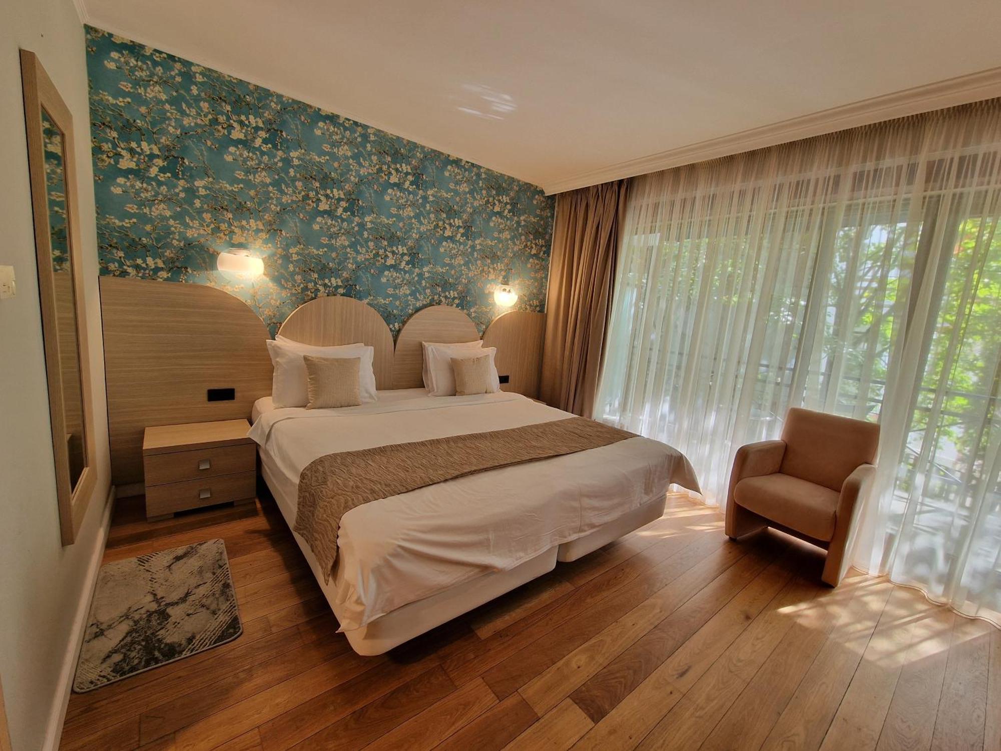 Hotel Sunny Hill Клуж-Напока Экстерьер фото